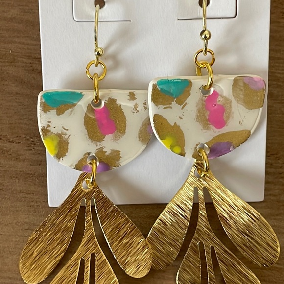 🎉💕 NEW ARRIVAL! Bella Multicolor Gold Dangle Earrings Easter Gifts - Picture 4 of 6